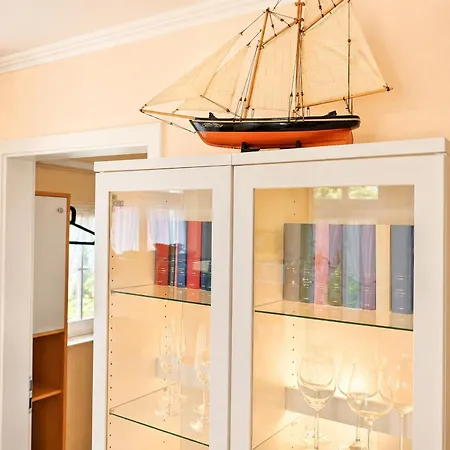Ladies Seaside Daire *